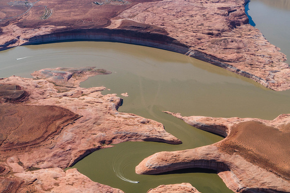 Boat in Glen Canyon-2