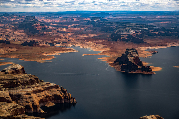 Lake Powell on the border of AZ and UT (1 of 1)