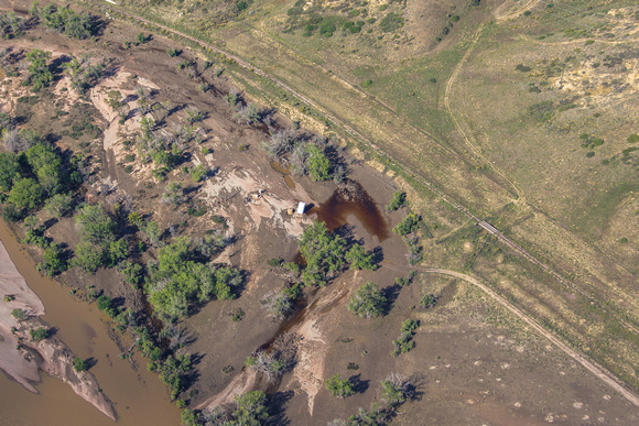 Crude oil leaking into the South Platte River near Milliken, CO